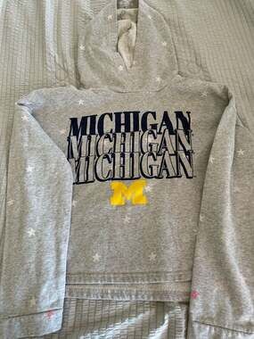Sideline Apparel Inc. Michigan Wolverines Star Print Cropped Hoodie
